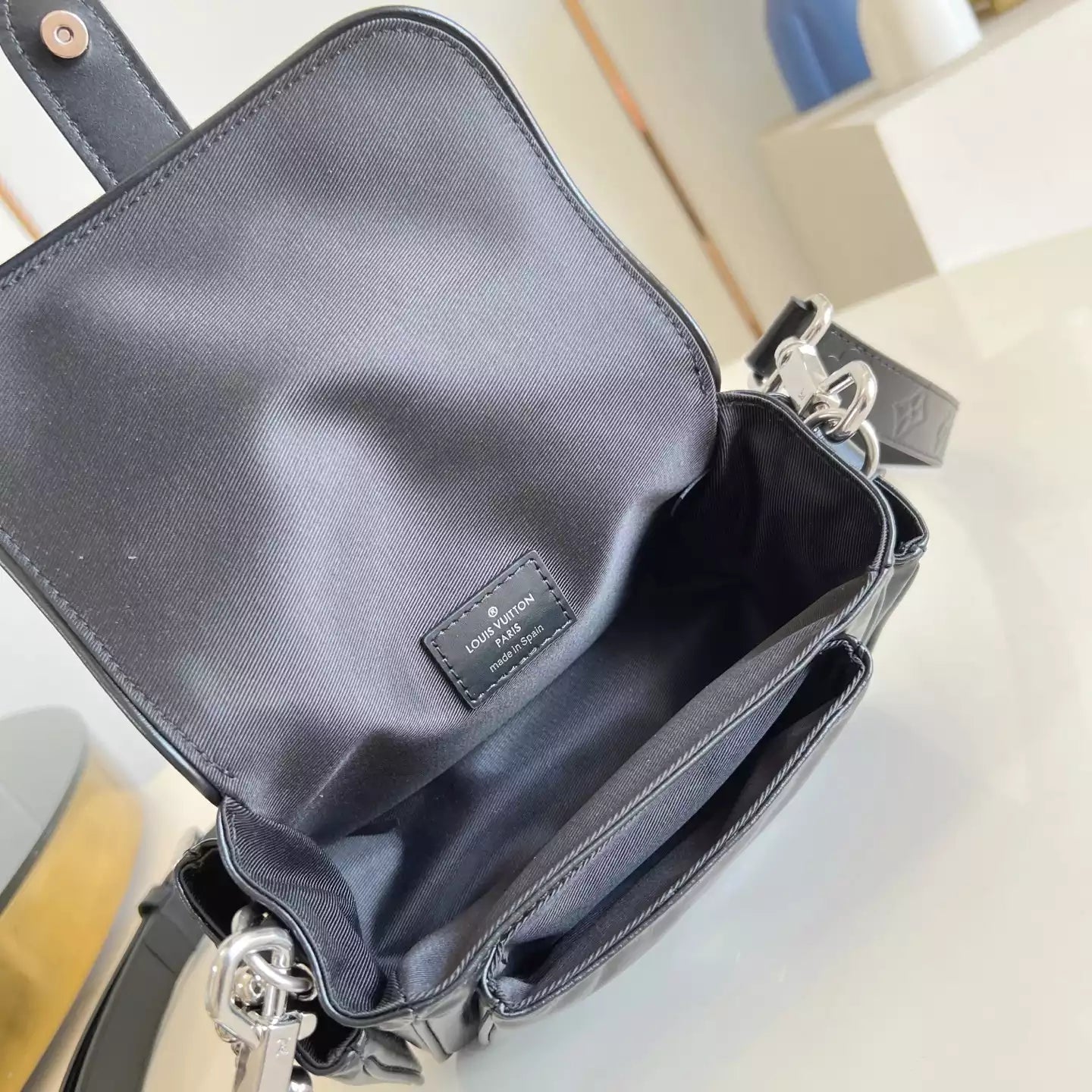 カーゴ ウェアラブルウォレット ブラック カーフレザー M13989 – LW276