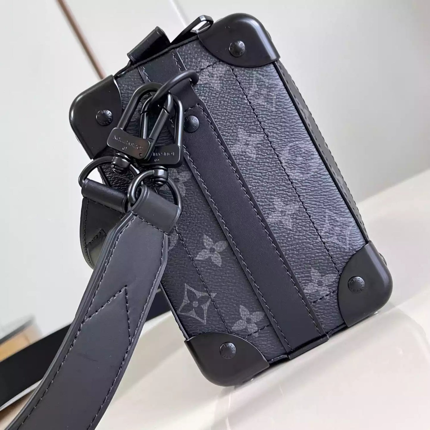 ソウルトランク イーストウエスト ブラック モノグラム エクリプス キャンバス M11744 – LW441