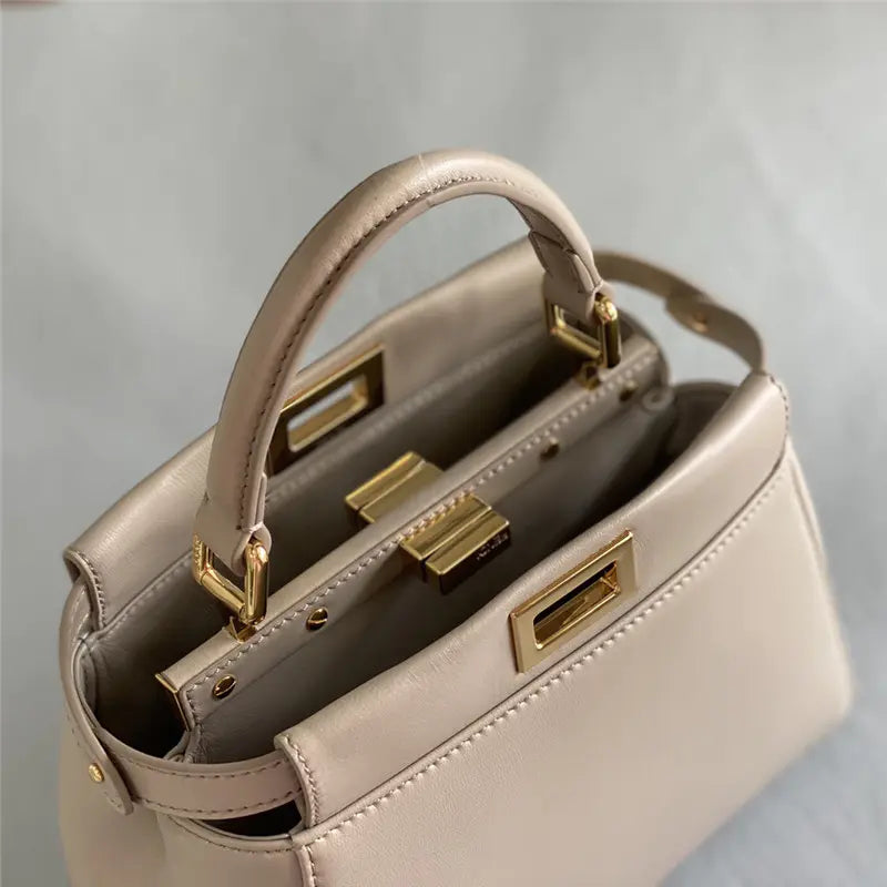 フェンディ ピーカブー シープスキンバッグ