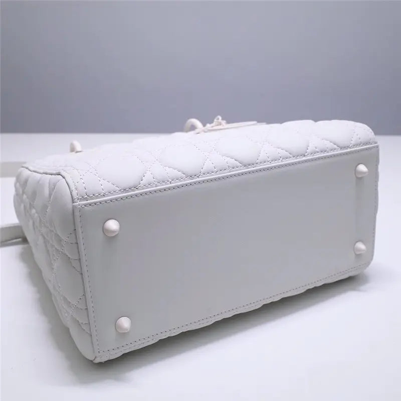 レディディオール マットホワイト