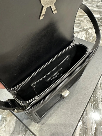 ソルフェリーノ ラッカー仕上げパテントレザー製スモールサッチェル