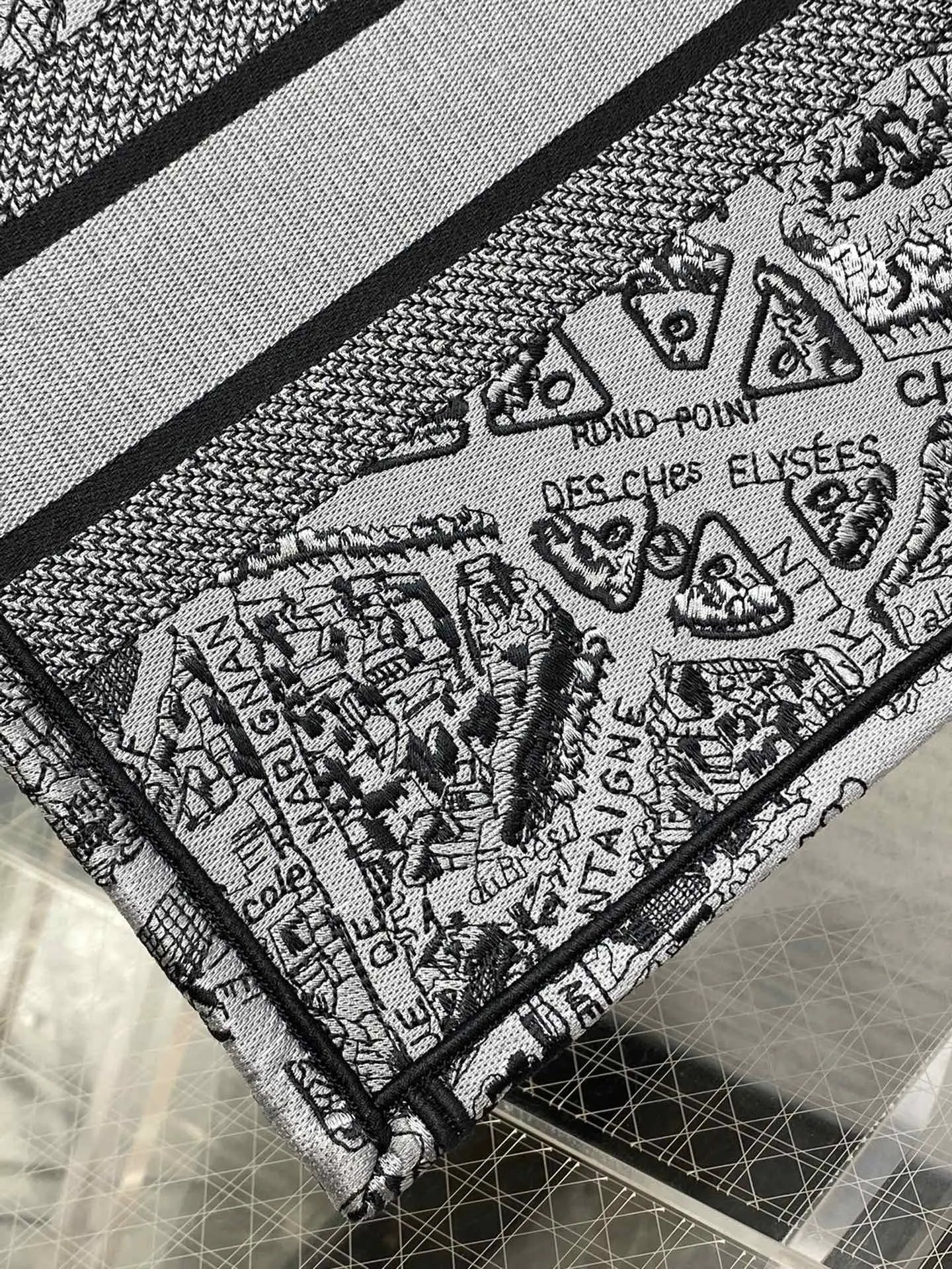 クリスチャン・ディオール ブックトートバッグ