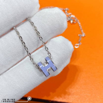 エルメスのロゴネックレスの偽物