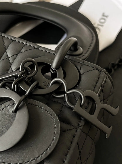 クリスチャン・ディオール ミディアム レディ ディオール バッグ