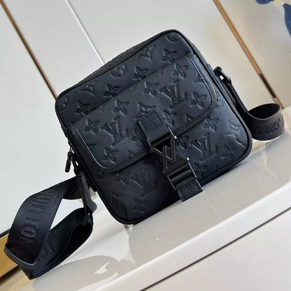 ゲッタウェイ メッセンジャーバッグ ブラック モノグラム シャドウ M12516 – LW428