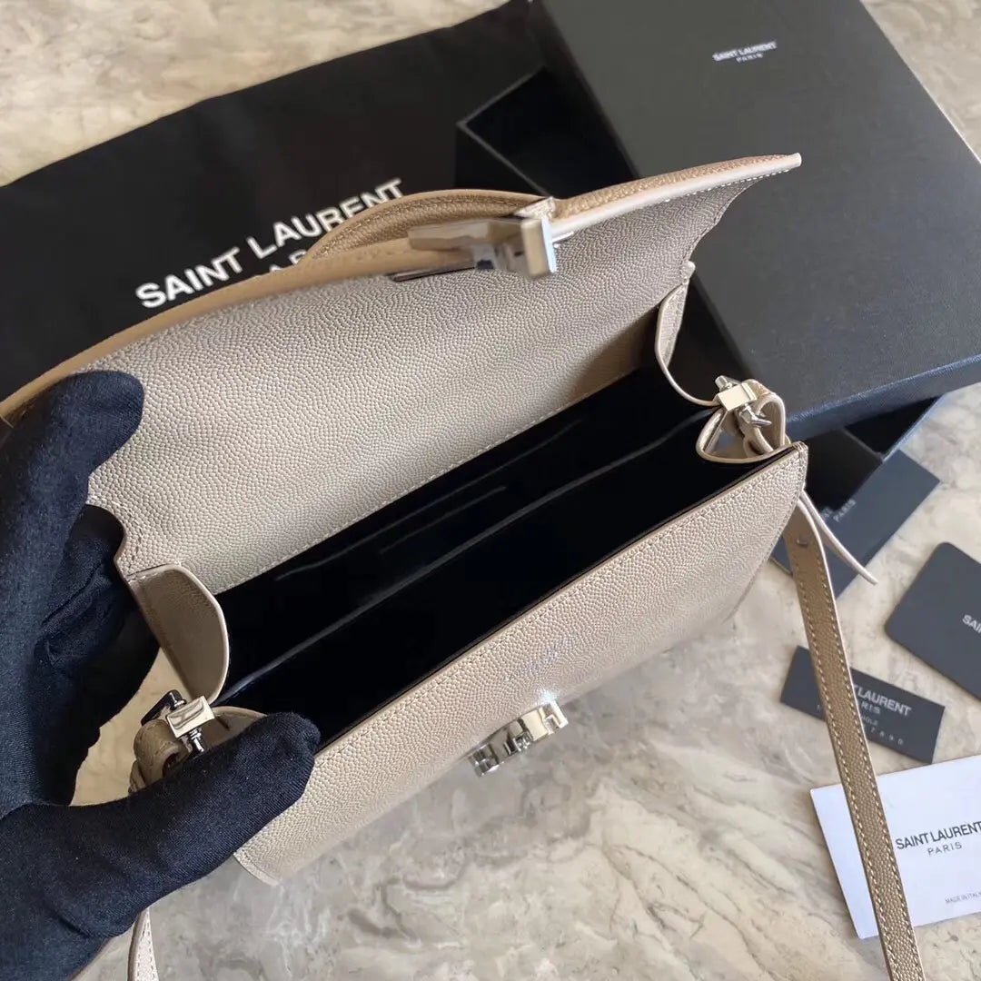 カサンドラ モノグラム クラスプバッグ マットパイソン