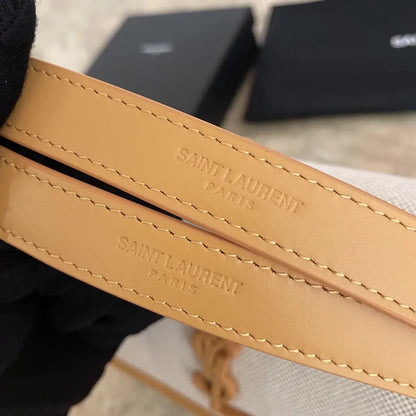 スムースレザーのKAIAスモールサッチェル