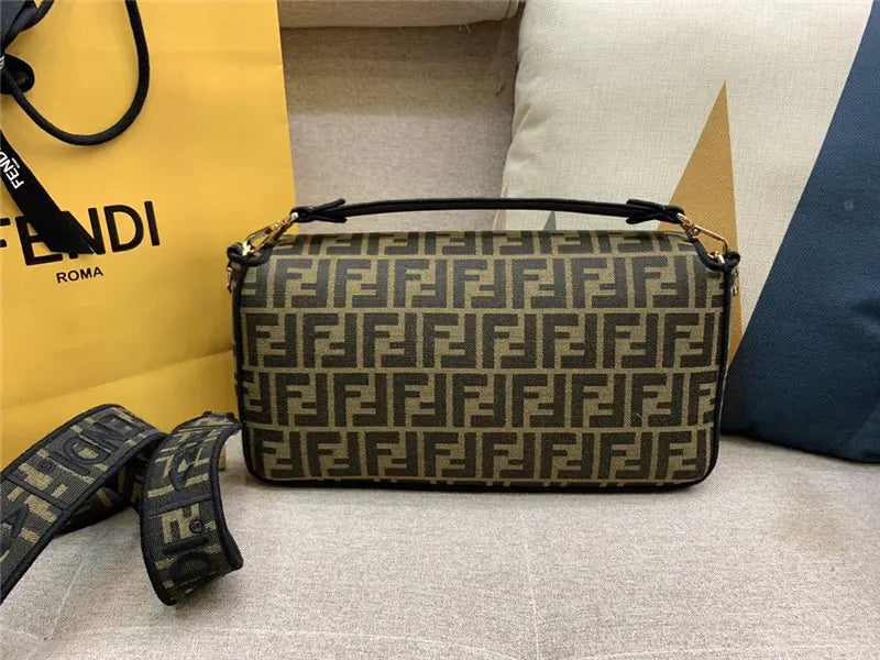 フェンディ バゲット ジャカード FF ラージ ブラウン/ブラック バッグ