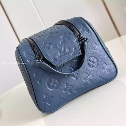 ドップキット ネイビーブルー モノグラムシャドウ – LW303