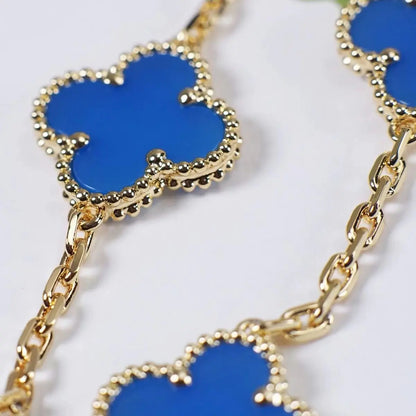 ヴァン クリーフ＆アーペルの四つ葉のクローバーとブルーカルセドニーのブレスレット