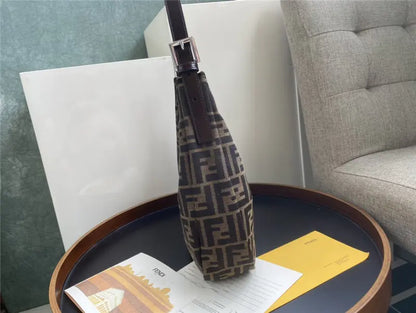 フェンディ 脇の下バッグ