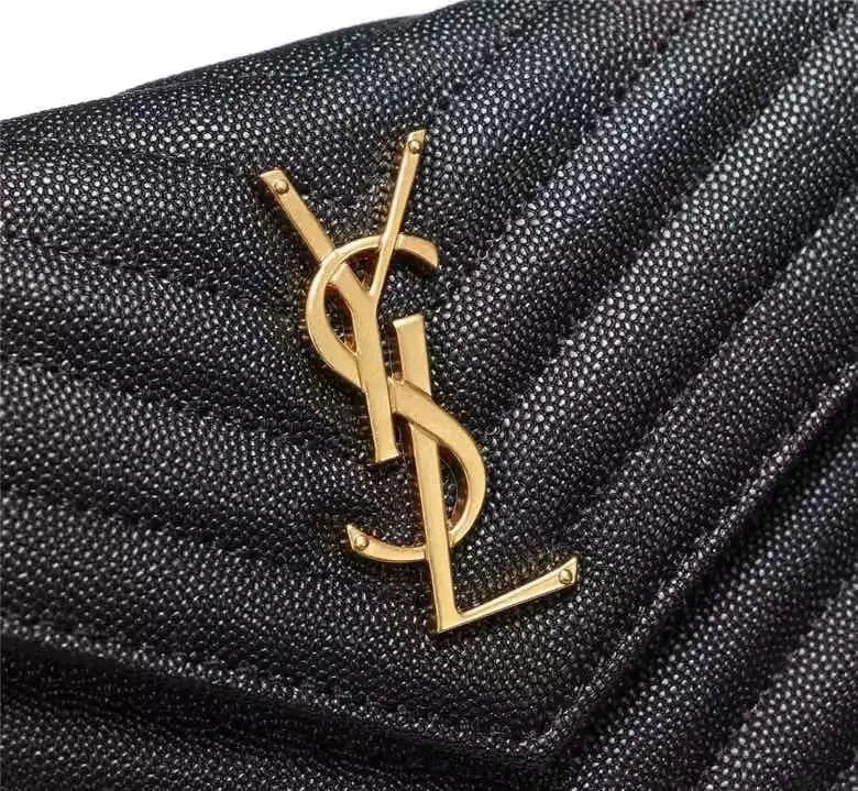YSL カッサンドル マトラッセ フラップ ポーチ ラムスキン レザー V ヌード ピンク