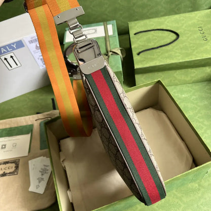 グッチ アタッシュ ラージ ショルダーバッグ