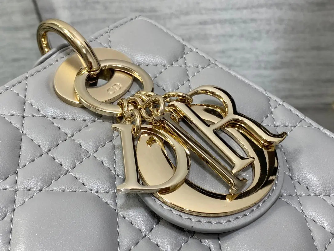 クリスチャン・ディオールのスモール レディ ディオール バッグ