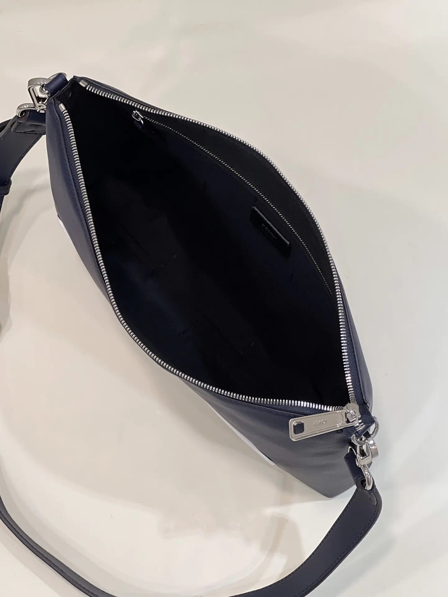 フェンディ オロック ジッパー