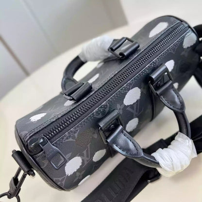 X 草間彌生 キーポル 25 バッグ（ブラック＆シルバー M46406 – LW252）