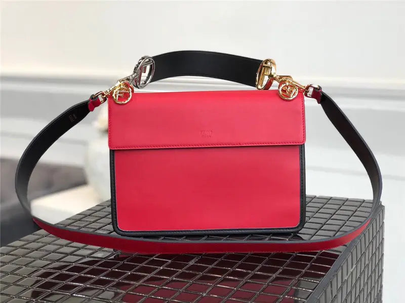 ショルダーバッグの時はスリット