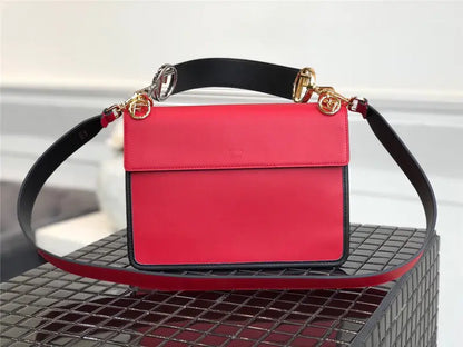 ショルダーバッグの時はスリット