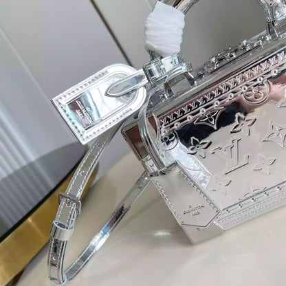 TRESOR ハンドケース シルバー モノグラム キャンバス M12797 – LW289