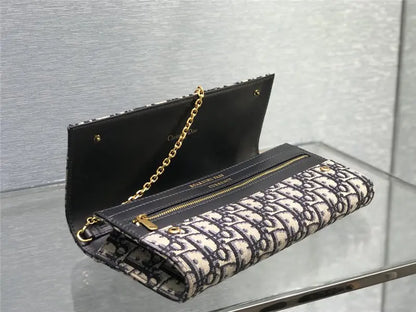 ディオールのチェーンバッグ