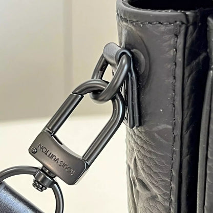 S-Lock 縦型ウェアラブルウォレット（ブラック） – LW261