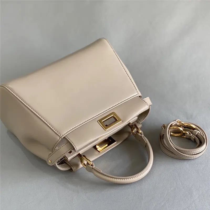 フェンディ ピーカブー シープスキンバッグ