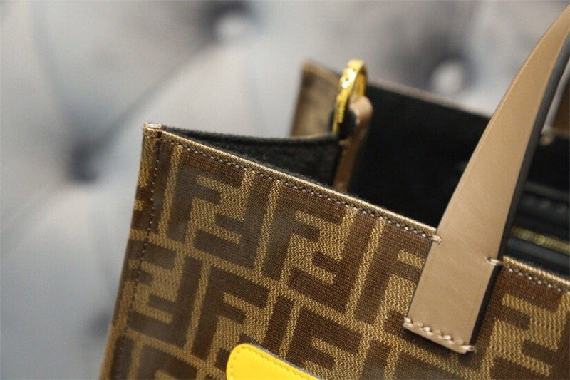 フェンディ ショッピングロゴバッグ