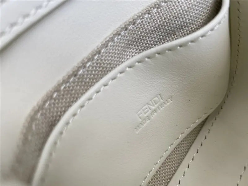 フェンディ ナノバゲットバッグ