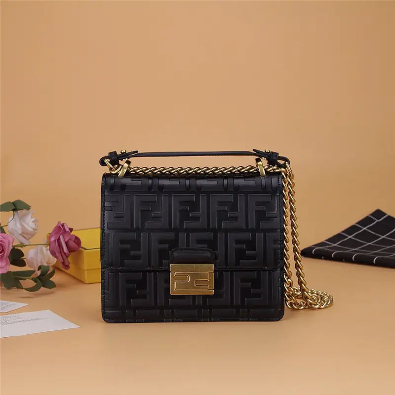 フェンディは小さい