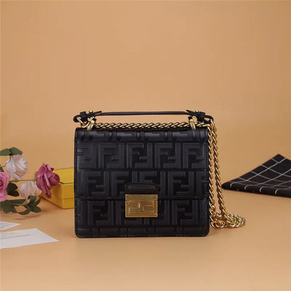 フェンディは小さい