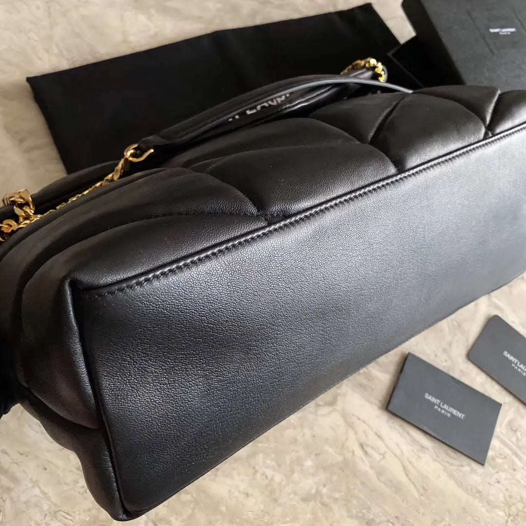 キルティングスエードのパファースモールバッグ