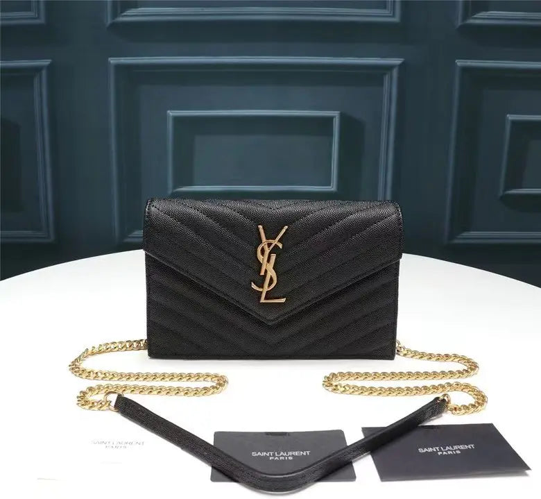 YSL カッサンドル マトラッセ フラップ ポーチ ラムスキン レザー V ヌード ピンク