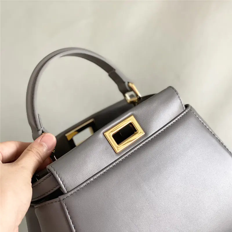 フェンディ ピーカブー シープスキンバッグ