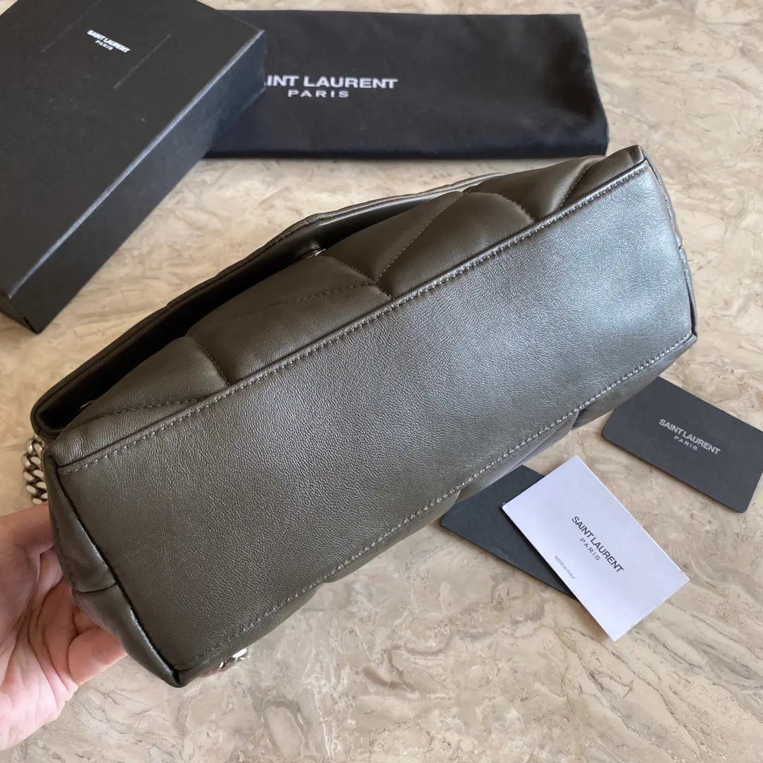 キルティングラムスキンのパファーミディアムバッグ