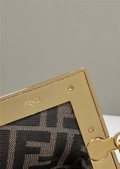 フェンディのファーストバッグ