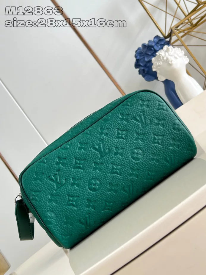 ルイ・ヴィトン ドップキット ボルネオグリーン トリヨン モノグラム 牛革 バッグ – LW139