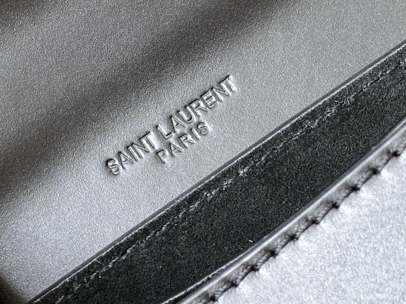 KAIA スモールサッチェル（スムースヴィンテージレザー）