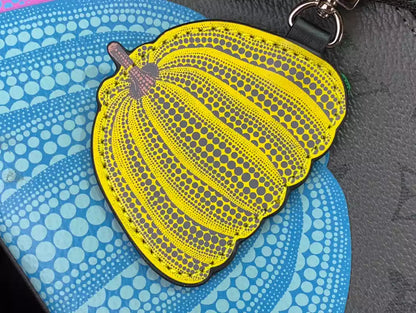 X YAYOI KUSAMA トリオ メッセンジャー モノグラム パンプキンプリント M46435 – LW269