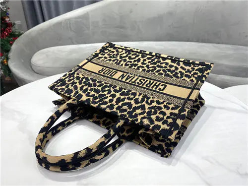 ディオール ブックトートバッグ レオパード柄 スモール