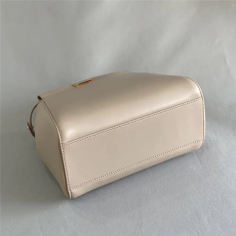 フェンディ ピーカブー シープスキンバッグ