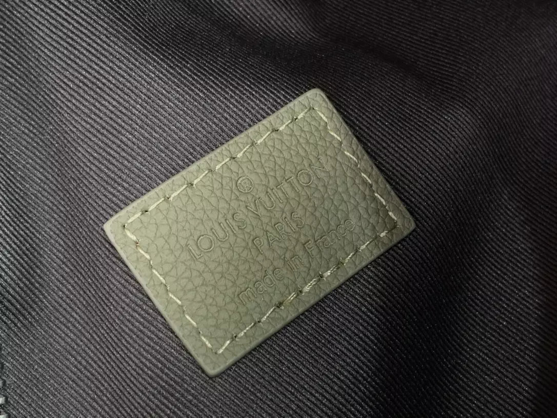 ルイ・ヴィトン デュオ スリングバッグ オリーブグリーン モノグラムシャドウ – LW152