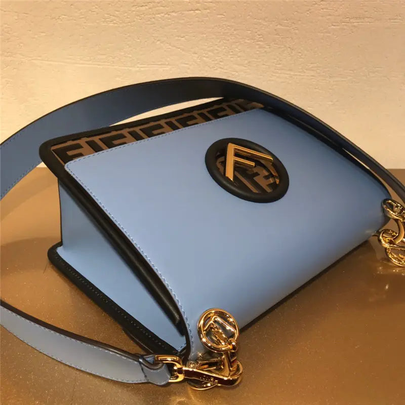 ショルダーバッグの時はスリット