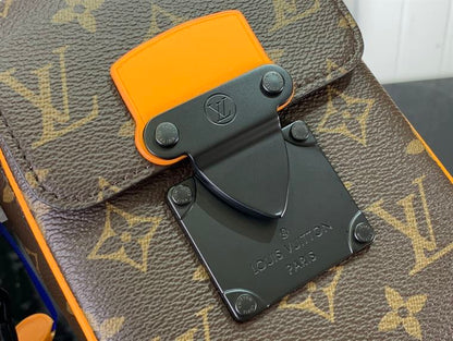 ルイ・ヴィトン Sロック バーティカル ウェアラブルウォレット – LVB057