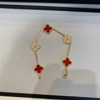 四つ葉のクローバーとカーネリアンのブレスレット