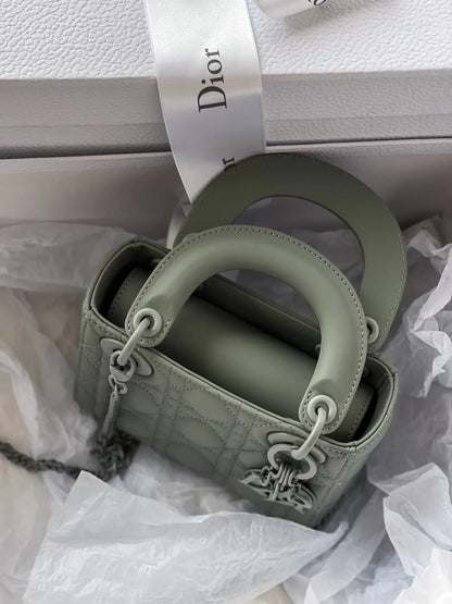 クリスチャン・ディオール ミディアム レディ ディオール バッグ