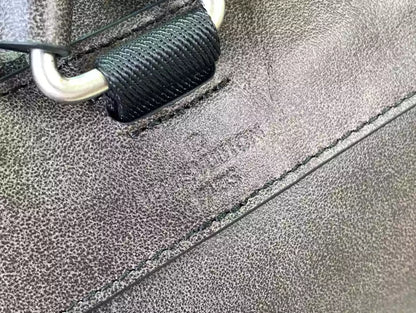 クリストファー MM バックパック ブラック ブラッシュドモノグラム カウハイドレザー – LW159