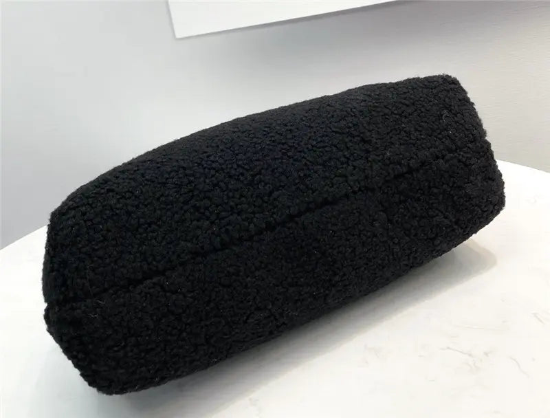 フェンディ ラムウール ファーストバッグ