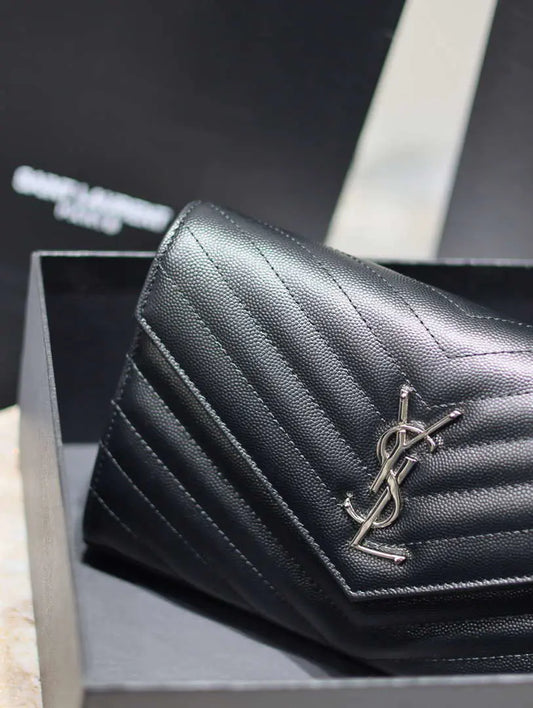 YSL 377828 クラシック カサンドレ チェーンウォレット グレイン ド プードルレザー ブラック シルバー