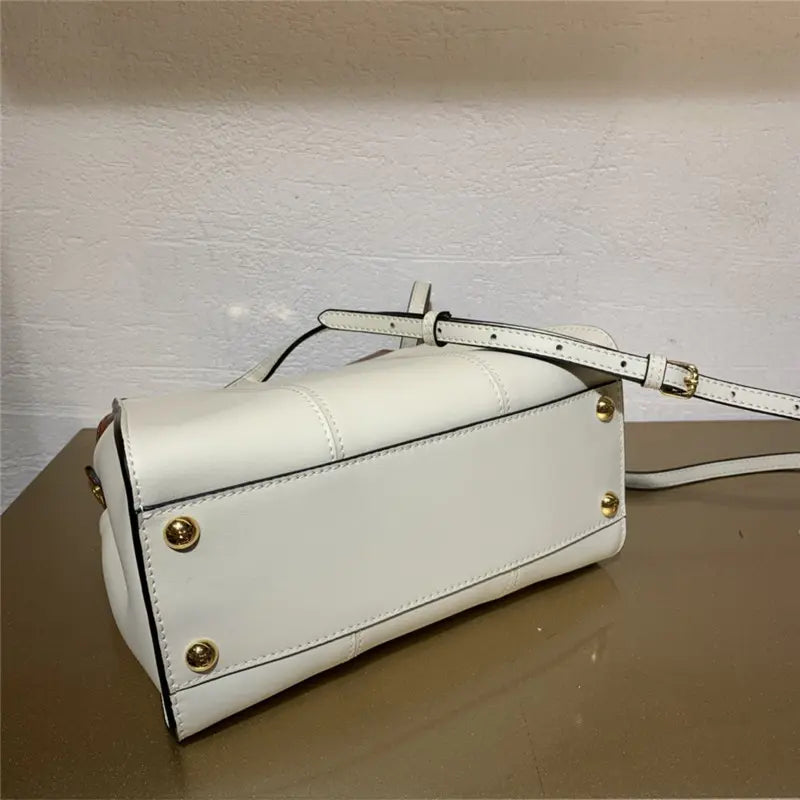 フェンディ ピーカブー ミニ レザー トートバッグ