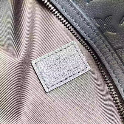 デュオ スリングバッグ ブルー モノグラム シャドウレザー M24467 – LW273